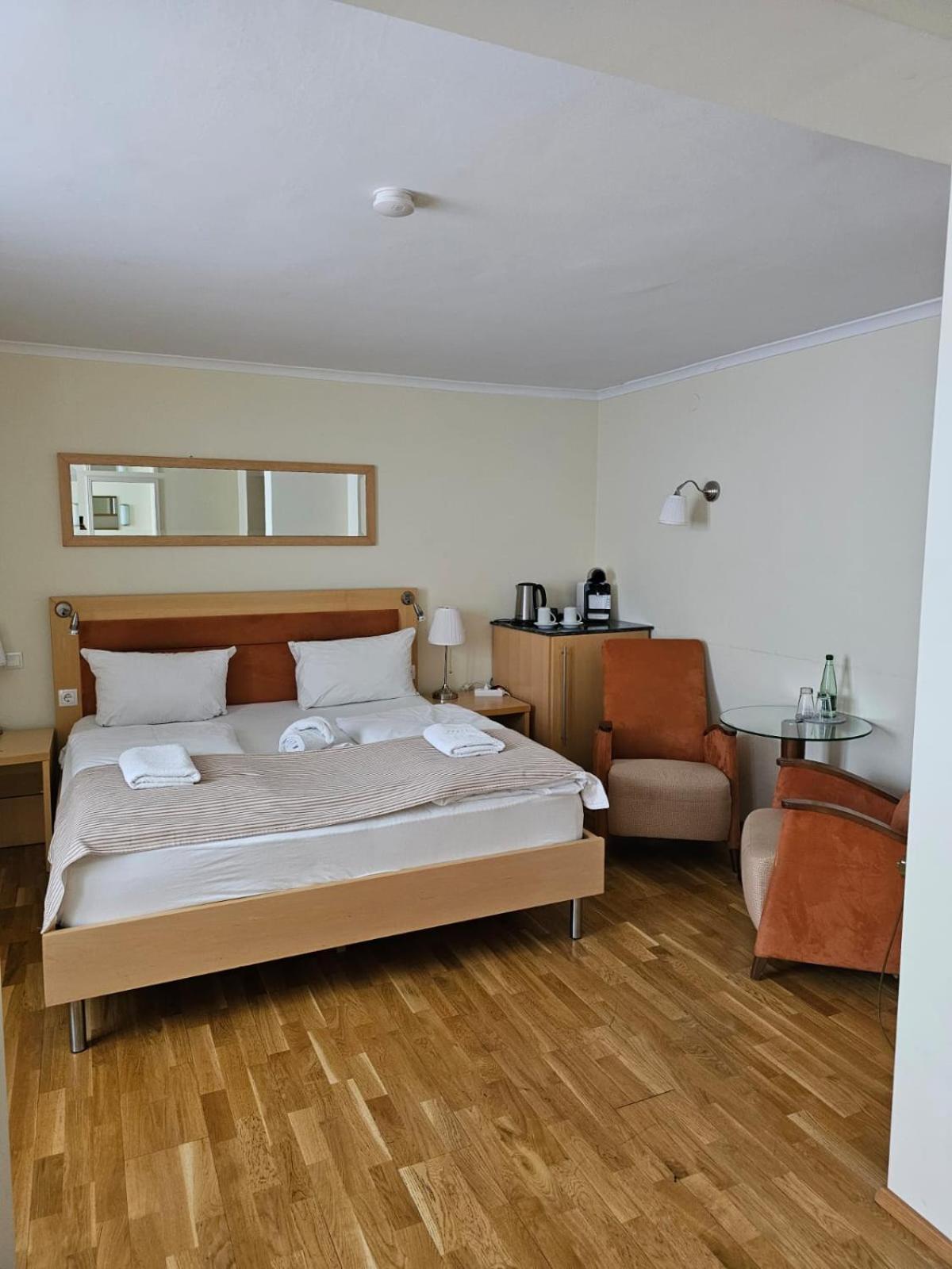 Hotel Goldene Rose Вайсенбург-ин-Байерн Экстерьер фото